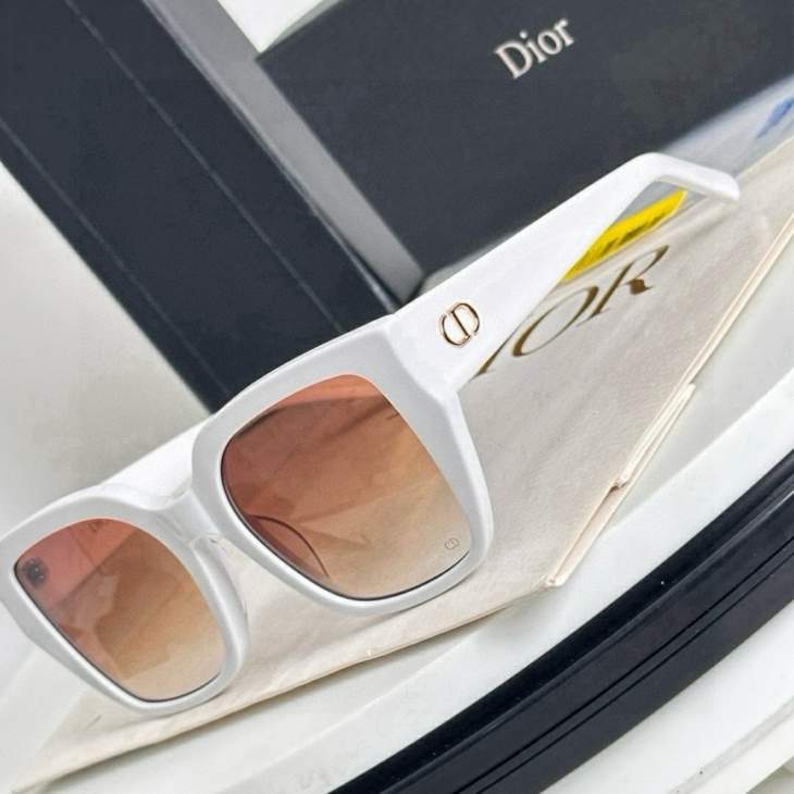 Picture of Dior Sunglasses _SKUfw77619921fw